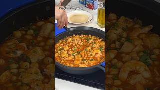 Garbanzos con bacalao y langostinos [upl. by Taber]