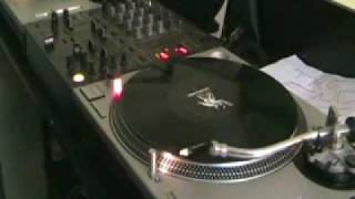 DJ Beat Matching tutorial on a vinyl Turntable [upl. by Laeria]