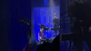 Mads Langer  quotDet regner i mit hjertequot CV Jørgensen Cover Live fra Bremen Teater 1810 2024 [upl. by Hallock]