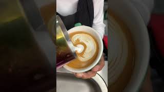 Easy capucino baristas baristalatteart coffeeart coffee barista latteartist latteart latte [upl. by Ylagam385]