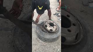 Tubeless tire 175 removal from rim manual no tire changer trucktirerepair gulong tubelesstyre [upl. by Carie]