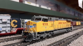 Athearn Genesis 20 Dash944CW HO Scale Review [upl. by Aduh368]