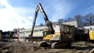 VOLVO EC380D HR Longfront der Fa Isarkies im Einsatz beim Abbruch der Stadtwerke Erding [upl. by Ciel451]