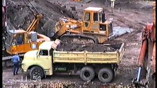 Mega Baugrube in Stuttgart mit Liebherr R962 LkwOldtimer Show ua 24011989 2 [upl. by Sarat185]