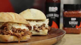 Recette Burger de porc effiloché  BBQ Québec [upl. by Daven]