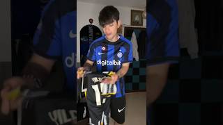 Cosa fa un’interista con la maglia della Juve 🤢 calcio futbol football soccer [upl. by Anila665]