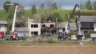 Weiterhin zwei Vermisste nach Wohnhausbrand in Seewalchen am Attersee [upl. by Airat]