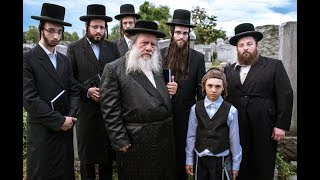 Menashe 2017 Trailer OmU [upl. by Leanne27]