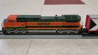 HO Scale DC Athearn BNSF Dash 9 44cw [upl. by Julianne]