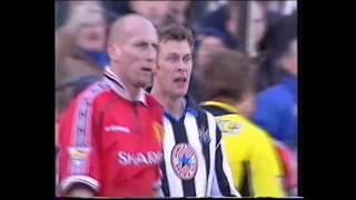 Duncan Ferguson vs Jaap Stam Newcastle vs Manchester United 2000 [upl. by Adriano]