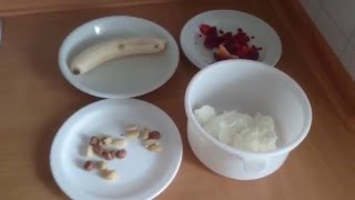 Zweite Mahlzeit  Zweites Frühstück Quark Nüsse Banane Beeren Früchte [upl. by Marthena]