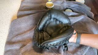 Cleaning and reconditioning a Rawlings catchers mitt [upl. by Anifad940]