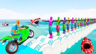 الأبطال الخارقين على القضبان دوامة قمع جسر  SPIDERMANon Motorcycle in Spiral Bridge Stunt Ride [upl. by Anastase]