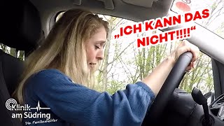 quotICH KANN DAS NICHTquot Panikattacke bei erster Fahrstunde  Die Familienhelfer [upl. by Polik975]