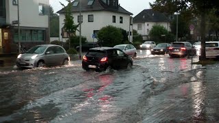 Dinslaken NRW über 100 Feuerwehreinsätze nach Hitzegewitter Bahnstrecke Einsturzgefahr gesperrt [upl. by Atteirneh]