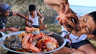 Yummy Catch amp Cook BIG Octopus Fugu Stonefish At the Beach Cooking on rock [upl. by Griggs]