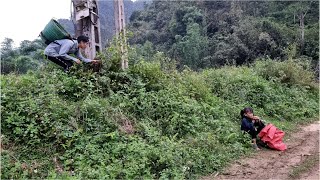 full video the disabled girl always cares and helps the little girl [upl. by Gierk671]