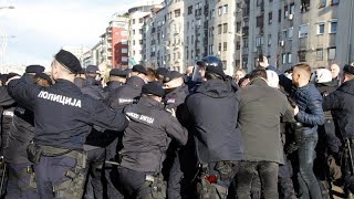 quotSerbien steht nicht zum Verkaufquot  StraßenBlockaden und Handgemenge [upl. by Lisha]