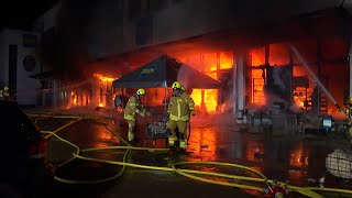 Millionenschaden TediMarkt steht lichterloh in Flammen  Feuerwehr Hannover im Großeinsatz [upl. by Auhsaj971]