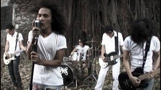 Slank  Kuil Cinta Official Music Video [upl. by Lazare]