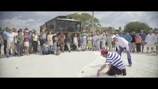 Une vidéo pour Amelia  Un tramway bloqué au large de la Floride par une partie de pétanque [upl. by Eicram224]