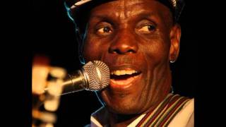 Oliver Mtukudzi  Kucheneka [upl. by Oiromed]