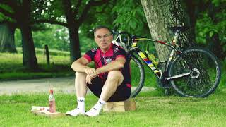 Bernard Hinault se remet en selle pour le Tour de France [upl. by Cirted]