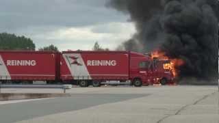 Kolham  Vrachtwagen en trailer bij Reining Kolham door brand verwoest [upl. by Zachary]