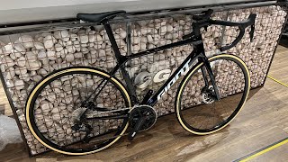 New Giant TCR Advanced Disc 0 2022 With Wireless Shimano Ultegra R8100 Di2 12 Speed Groupset [upl. by Dahlstrom]