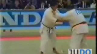 JUDO 1982 Jigoro Kano Cup Yasuhiro Yamashita 山下泰裕 JPN  Yoshimi Masaki 正木 嘉美 JPN [upl. by Airliah765]